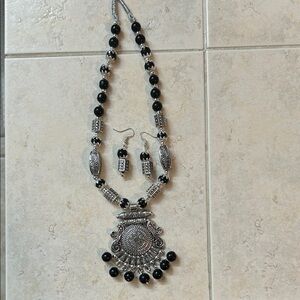 Elegant Silver and Black Necklace Set